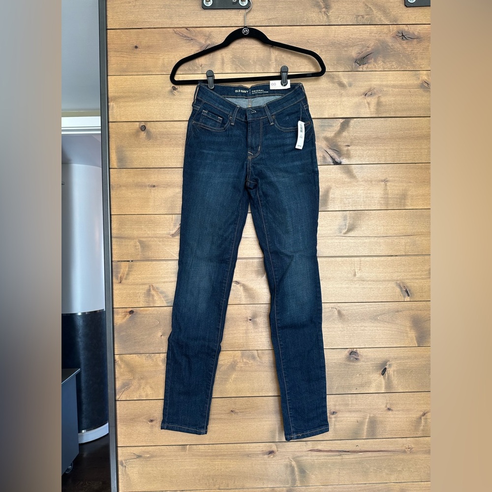 NWT Dark wash mid rise straight jeans (Size 00)